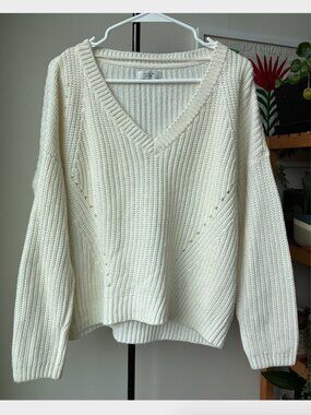 Jacqueline de Yong Boxy V-Neck White Knit Sweater - Size M